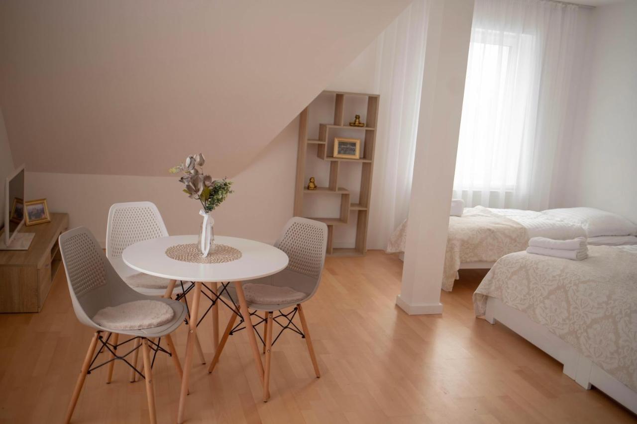 Ferienwohnung Rezidence Kbely - Free Parking Prag Exterior foto