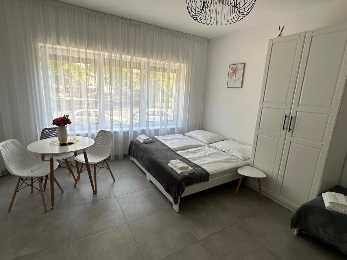 Ferienwohnung Rezidence Kbely - Free Parking Prag Exterior foto